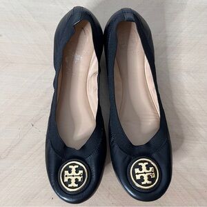 Tory Burch Caroline Ballet Flats Black with Gold Logo Leather/Elastic Women's 6.